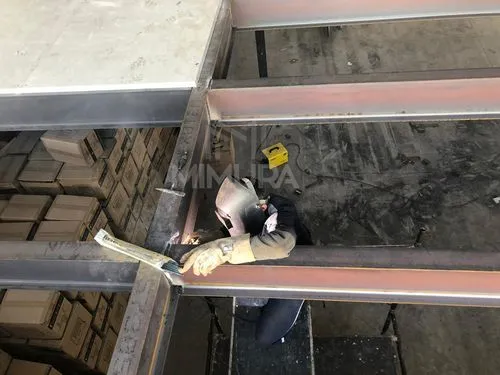 Mezanino Externo: Quais São as Vantagens para o Seu Negócio?